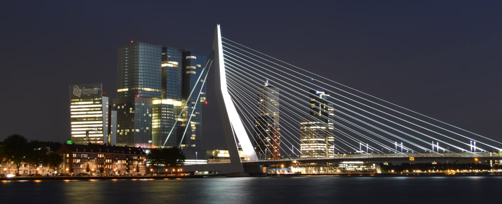Slider Erasmusbrug de Rotterdam avond